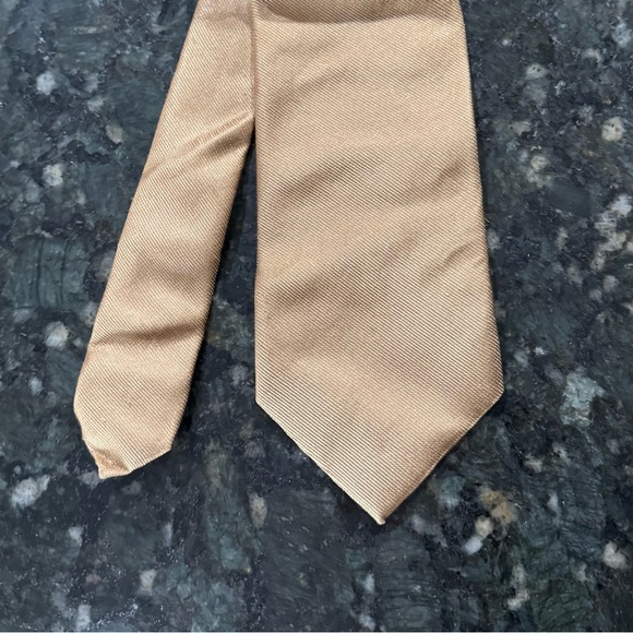 Coveri Collection Men’s Gold 100% Silk Necktie - Picture 1 of 7